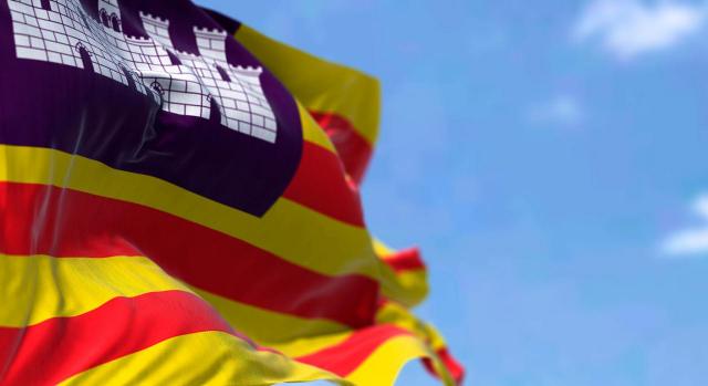 Aprobado el modelo 283 de declaración informativa anual de ayudas recibidas -Baleares-. Imagen de la bandera de Baleares